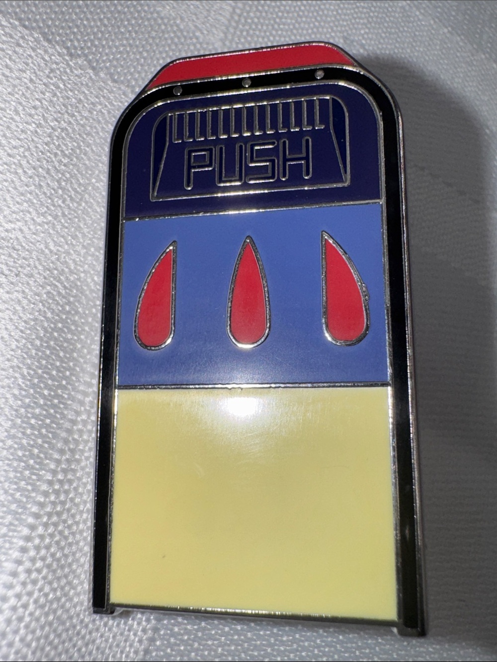 Disney Snow White Character Trash Bins Mystery Pin PUSH 2025